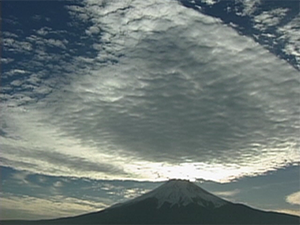 思いやり 富士山と雲